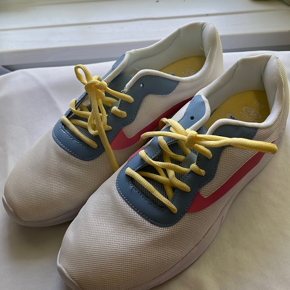 Athletic Works 11W Womens Sneaker